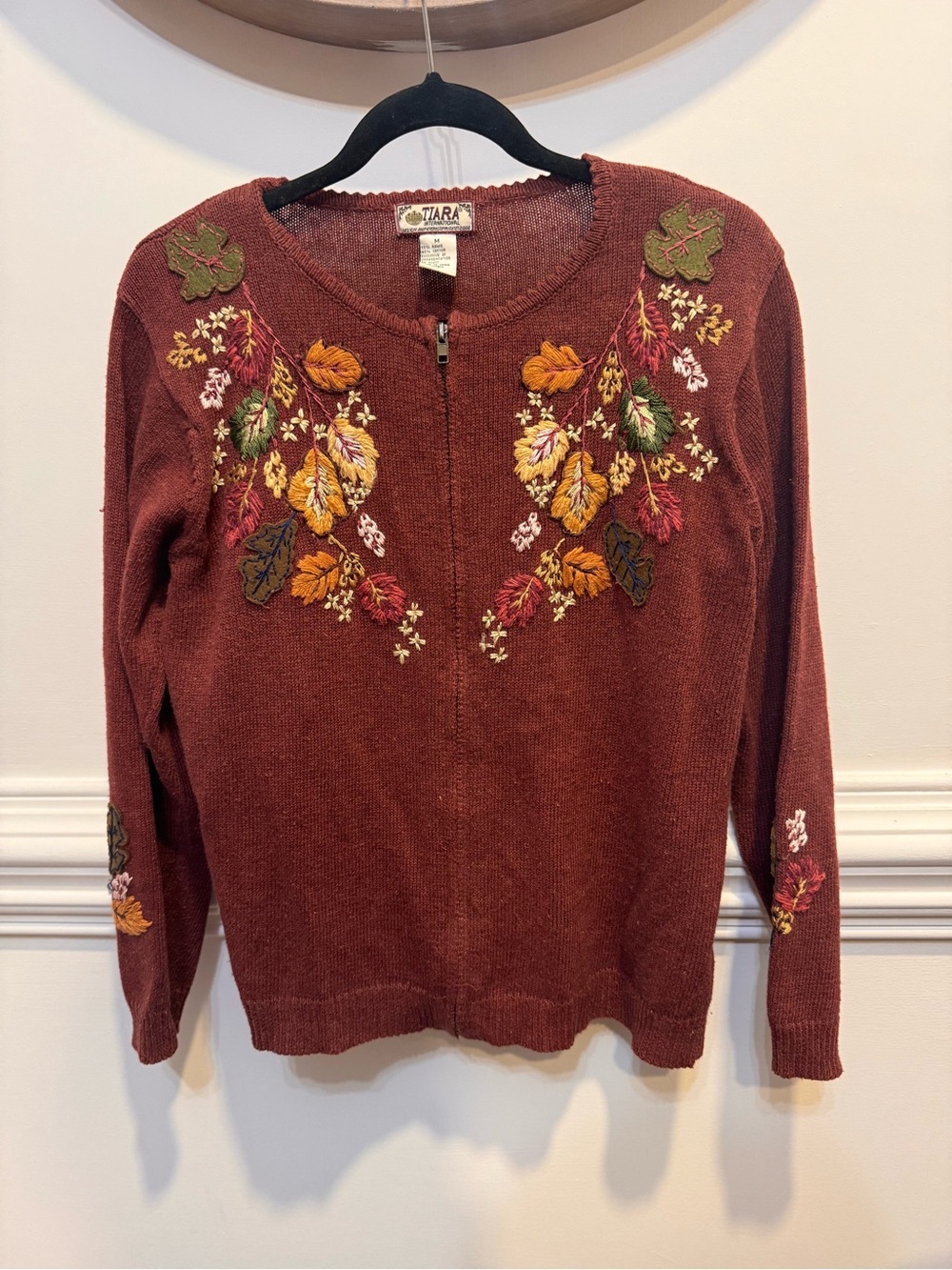 Tiara International  /  Vintage Beautifulknit zip-up embroidered cardigan ~ Size